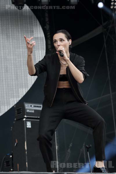 SAVAGES - 2017-07-02 - ARRAS - La Citadelle - Main Stage - Camille Berthomier